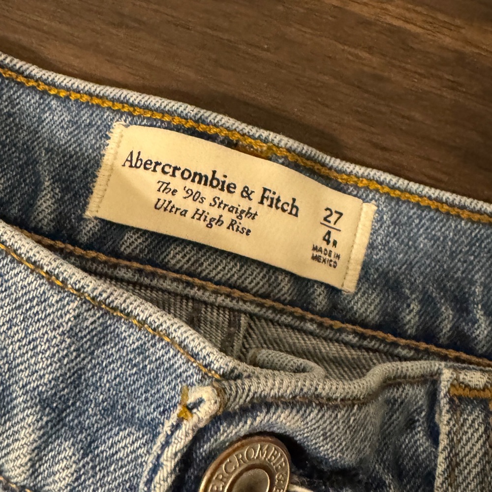 Abercrombie & Fitch 90s Straight Ultra High Rise Light Blue Jeans - Picture 4 of 6